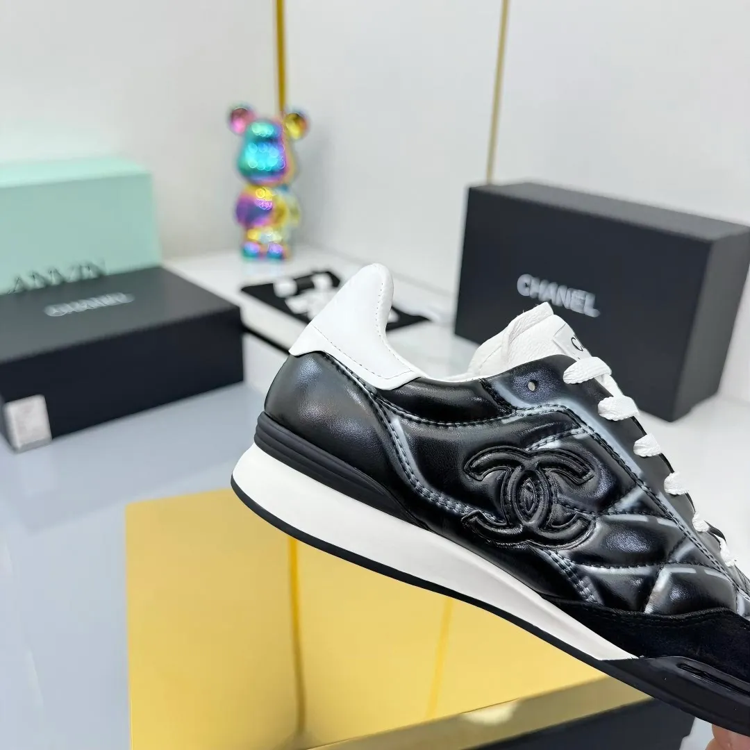 👟👟Ex-factory price 620👟👟 Top version Chanel Chanel - 2025 counter top casual sports shoes This sneaker is a classic design; the upper is electro-embroidered with a variety of techniques; the outsole is fashionable and sporty; it is extraordinary and incorporates a variety of color matching elements... The diversified mix and match is very beautiful and versatile, and can be used for leisure, fashion, sports and outdoor... ꫛꫀꪝ Go➫ Material: ❶Upper is made of: original cowhide ❷Inner lining is made of: original imported sheepskin ❸Outsole is based on: original TPU combination outsole Special counter boutique packaging complete set for women 35–41